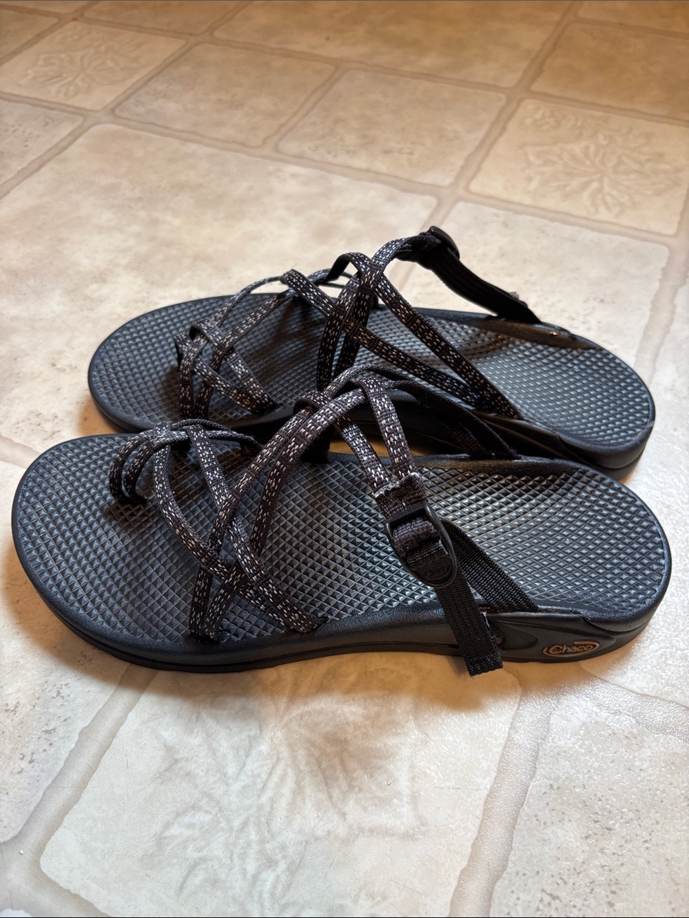 Chaco Women's 11 Zong X Ecotread Black Hugs & Kisses XO Open Back Sandals Slides - Picture 3 of 7